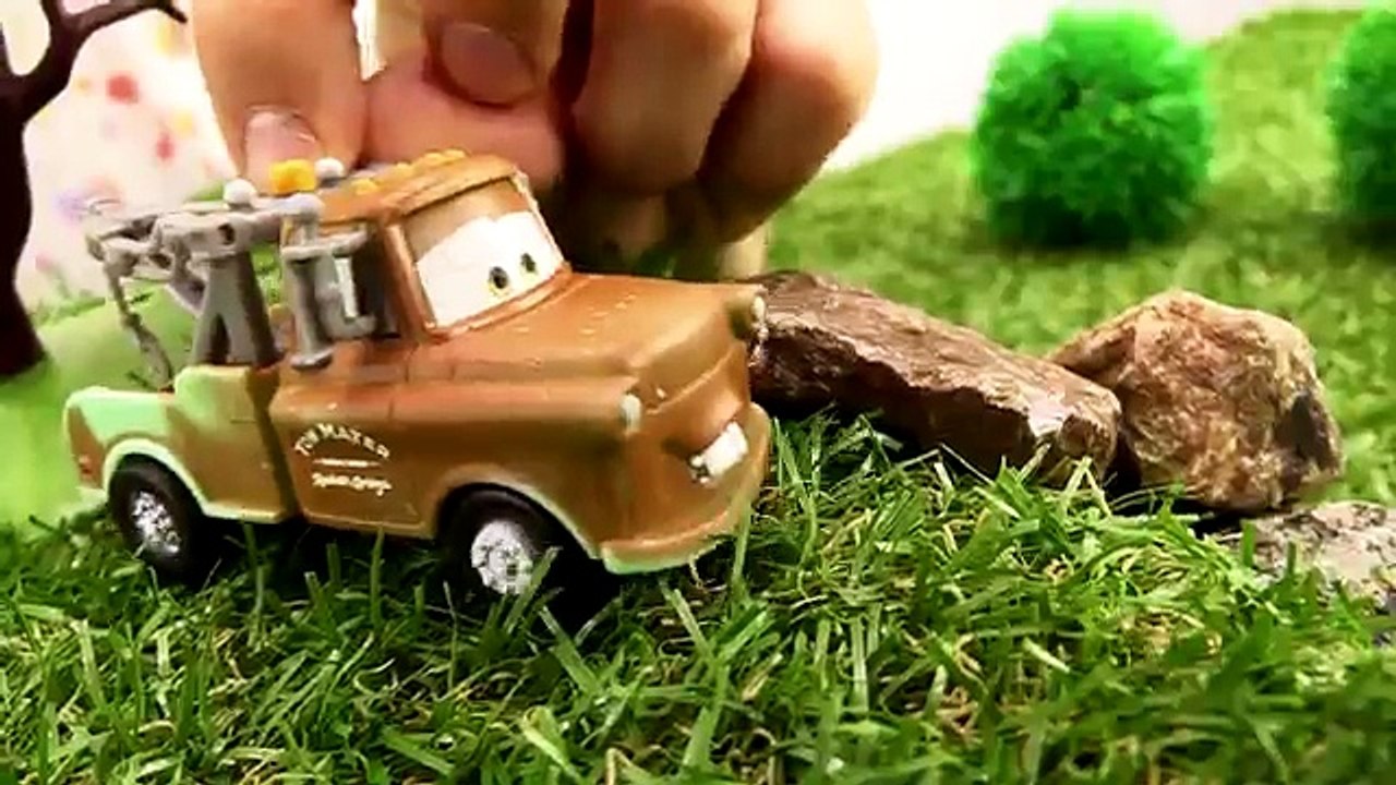 Игрушки из мультфильма Тачки: Мэтр и Фёдор помо...