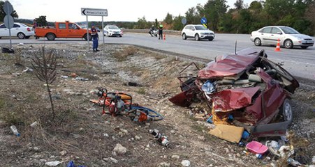 Kavşağı Kaçıran Otomobil TIR'ın Altında Kaldı: 4 Ölü, 7 Yaralı
