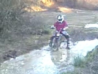 Entrainement enduro : manu et la flaque