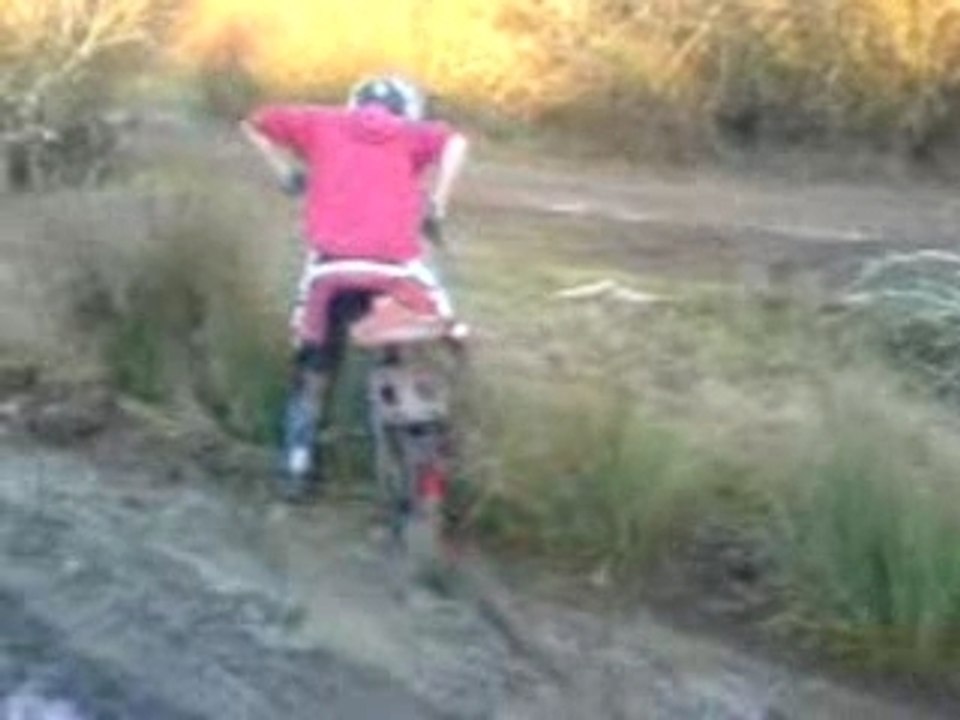 Entrainement enduro : manu et la flaque 2 !