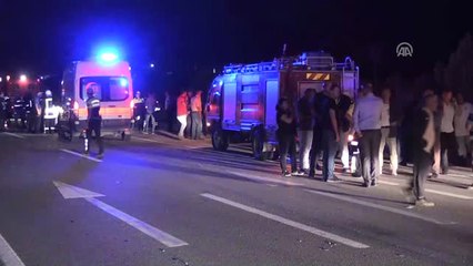 Afyonkarahisar'da İki Otomobil Çarpıştı: 3 Ölü, 6 Yaralı