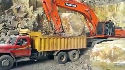 how not to load your oversize! excavator operator overloads truck!
