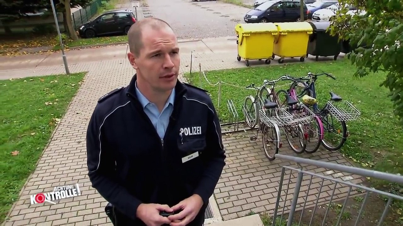 Blaulichteinsatz: PKW hat Geldtransporter angefahren! | Achtung Kontrolle | kabel eins