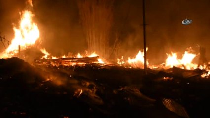 Tosya'da Çıkan Yangında 8 Ev Tamamen Yandı