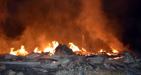 Elektrik Kontağından Çıkan Yangında 8 Ev Tamamen Yandı