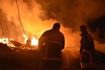 Tosya'da 8 Ev Tamamen Yandı