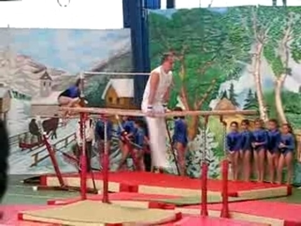 Gala gym barres parallèles 1