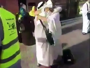 بعد فراق 7 سنوات.. أخوين تقابلا في الحج