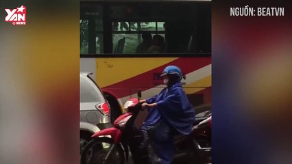 Cặp đôi mây mưa trên xe bus công cộng