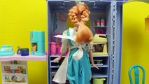 Elsa and Anna Work At a Barbie Bakery Disney Frozen Dolls Treats DisneyCarToys