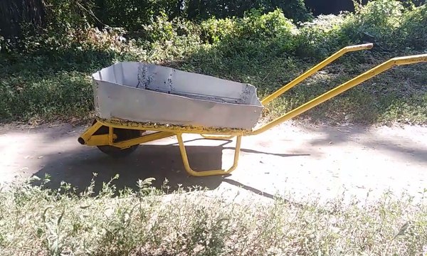 garden wheelbarrow with your own hands