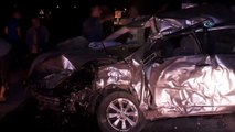 Otomobil park halindeki tıra çarptı: 3 ölü