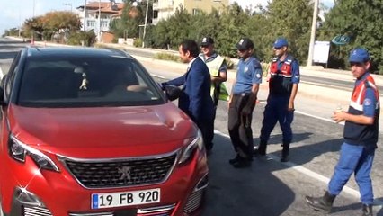 Kırmızı düdük uygulamasında güldüren diyalog... Zeynep Uslu babasına dönerek, “Telefonla görüşüyorsun biliyorum”