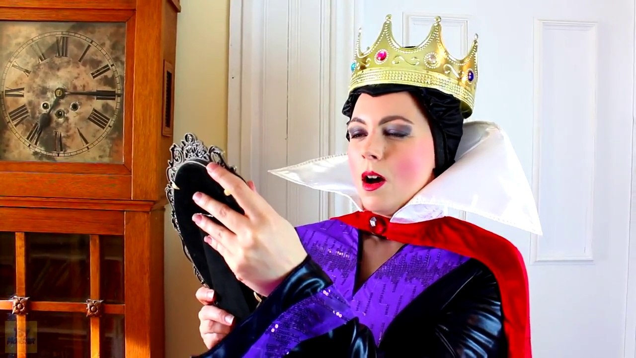 Evil Queen vs. Spiderman & Frozen Elsa! Elsa eats poison apple! Superhero fun in real life