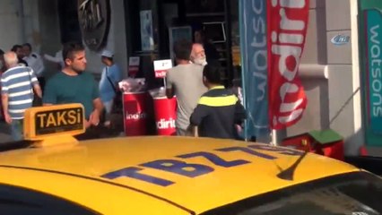 Sanatçı Hikmet Karagöz Taksim Meydanı'nda Görüntülendi