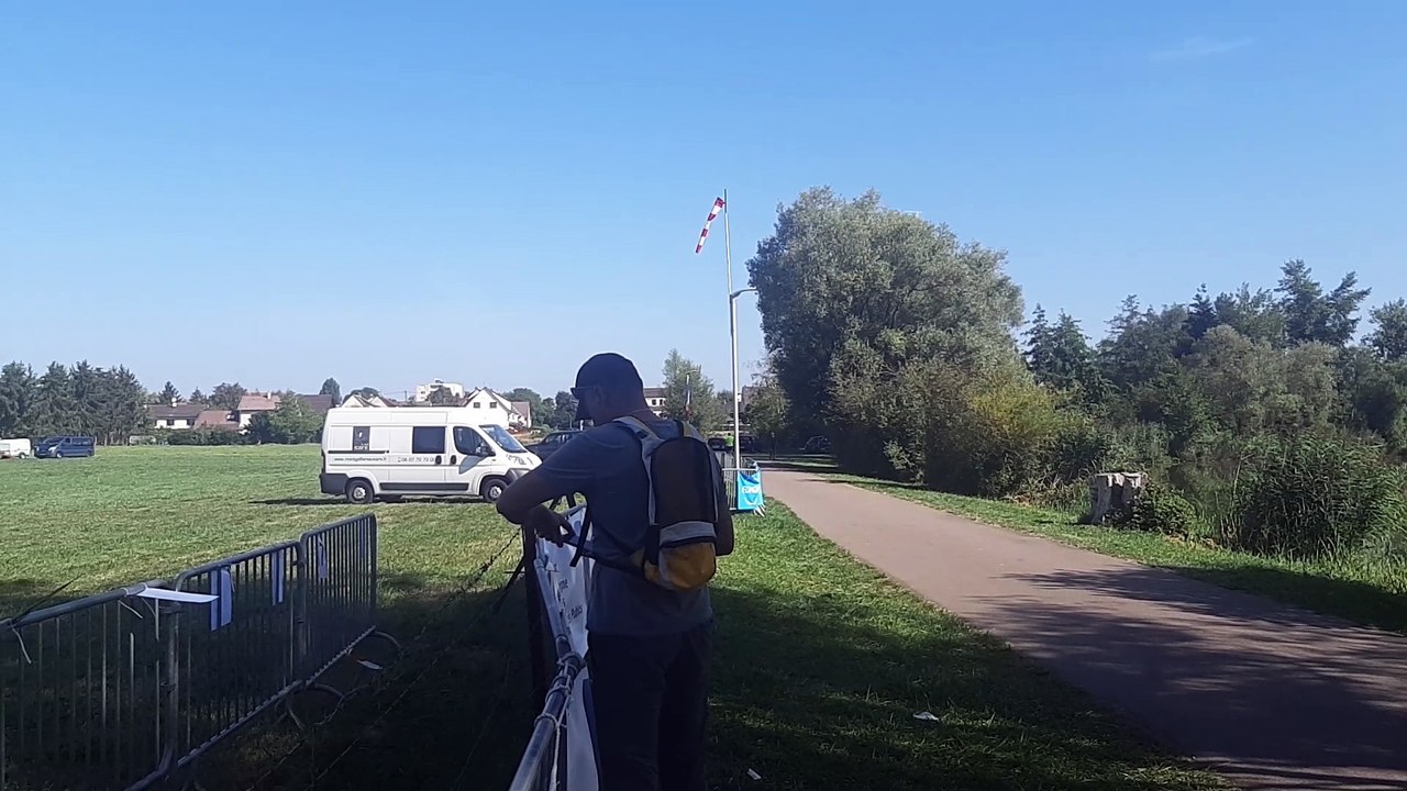 Atterrissage d'un hélicoptère au rassemblement de Maizières-lès-Metz