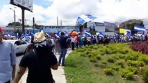 Ciudadanos se alistan para marchar por la liberación de presos políticos en Nicaragua. La marcha inicia en la Rotonda Cristo Rey >>