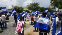 #Marcha #AzulyBlanco por la liberación de los Presos Políticos llega a la Rotonda La Virgen
