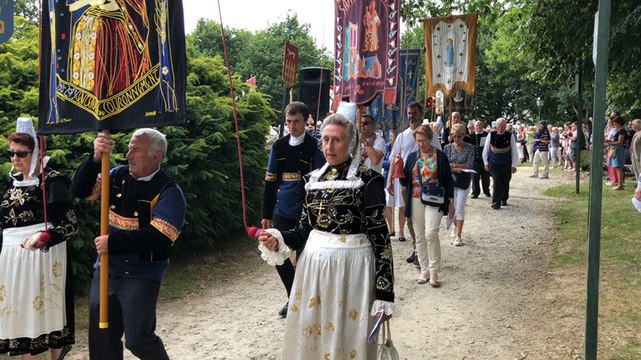 Procession du dimanche au pardon de Notre Dame des Portes