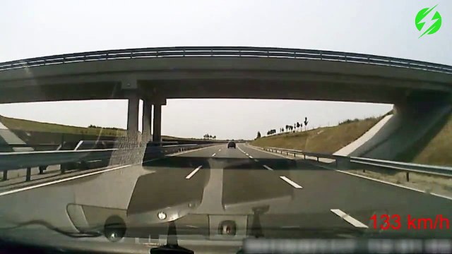 Ce conducteur s'endort au volant et sa dashcam filme tout