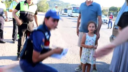 Vali Tuğba Yılmaz Çocuklara "Kırmızı Düdük" Dağıttı