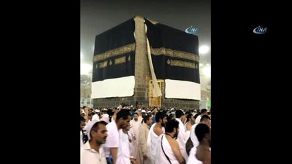 Kabe Hiç Böyle Görüntülenmemişti- Kabe Örtüsü Meydana Gelen Fırtına Sebebi ile Açıldı