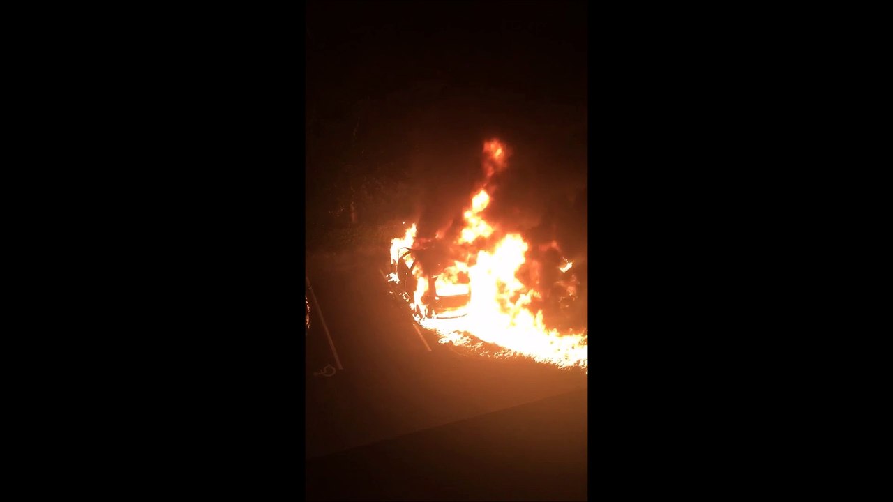 Montceau : trois voitures en feu au Bois-du-Verne