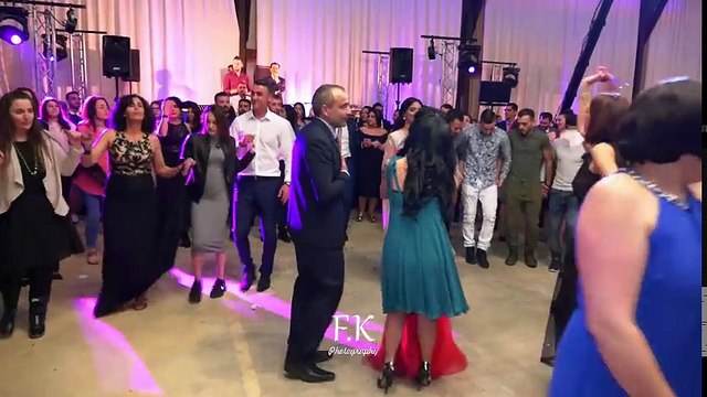 HALAY BASINI DÜGÜNDEKI SARKICI CEKIYOOOO bÖyle halaylar Görmediniz !! SUPER AMBYANS Abidin Biter