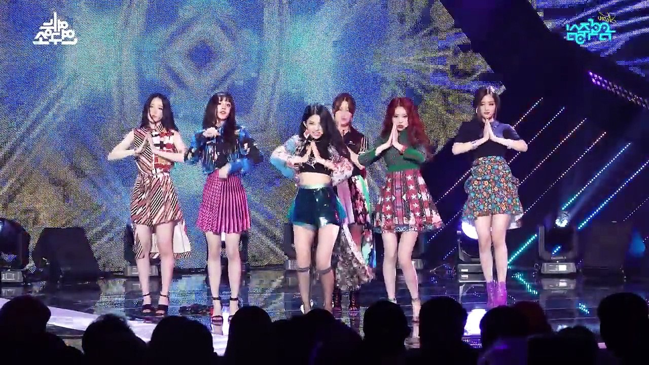 (g)idle dance mirror