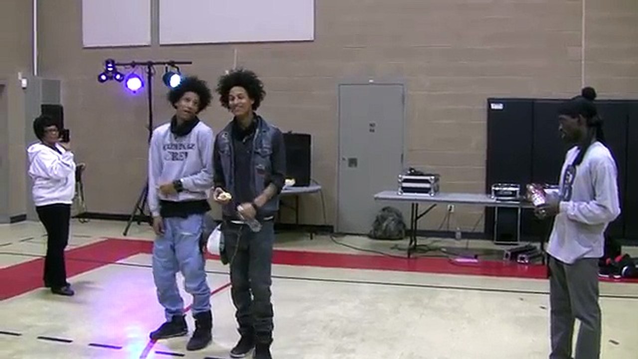 Larry from Les Twins KILLIN the beat and a hot dog at the same time!