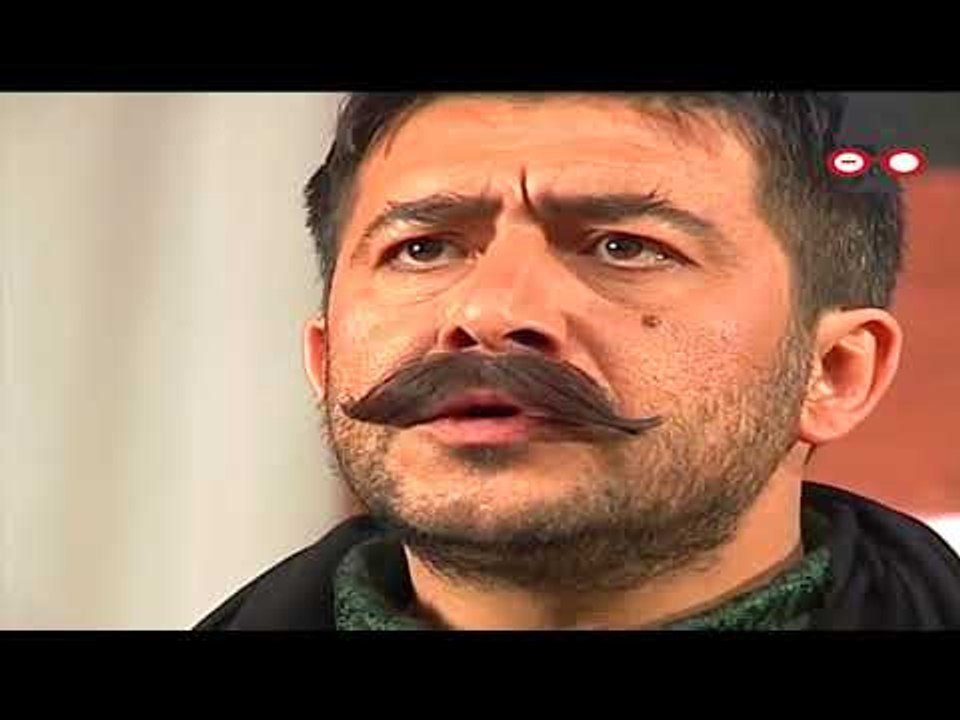 تنين من الشرطة متنكرين مدني و لقطون واحد من الحارة شوفو شو صار ـ وردة لخريف العمر ـ  منى واصف