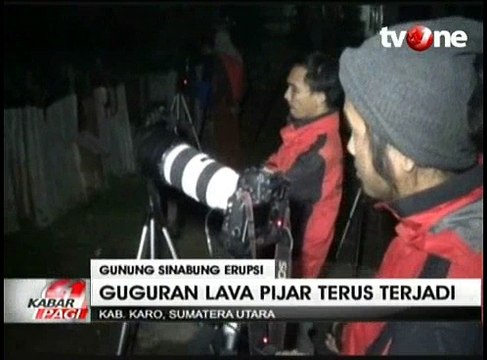 Gunung Sinabung Terus Luncurkan Lava Pijar dan Awan Panas