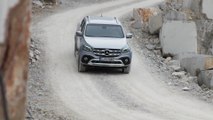 Mercedes-Benz X 350 d Diamond in Silver Metallic Offroad Driving