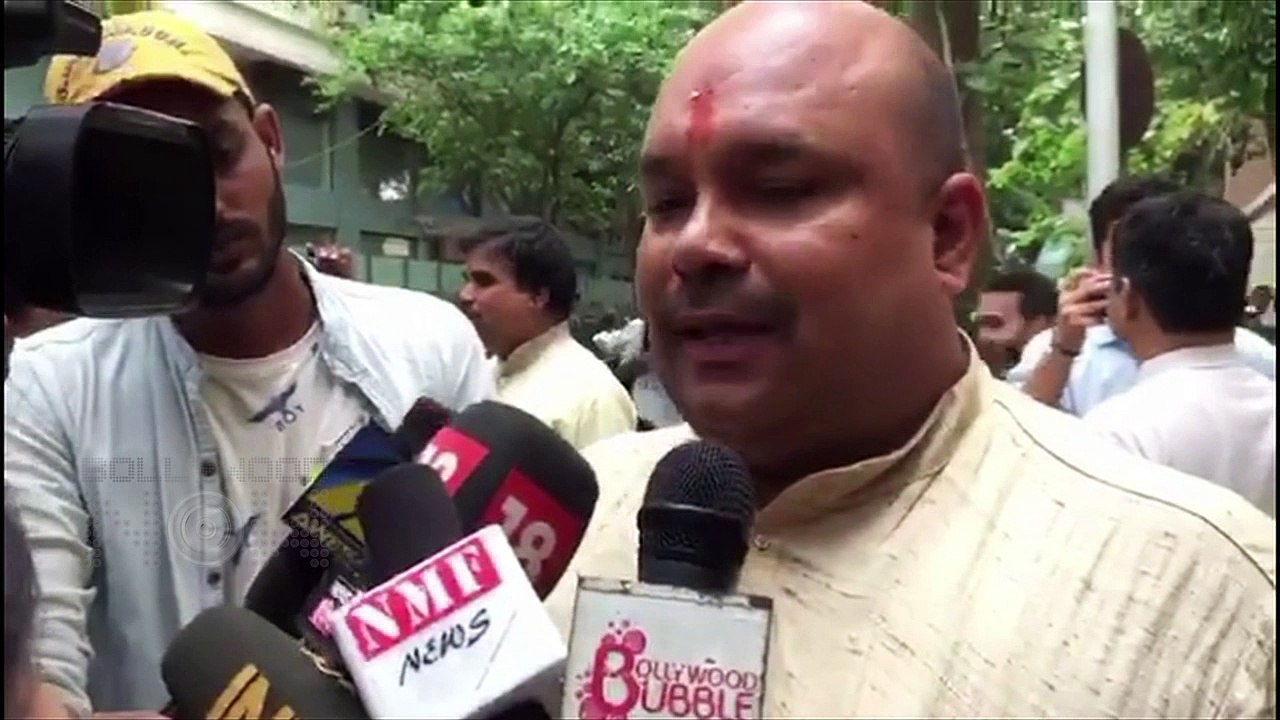 Priyanka Chopra's Family Pandit REVEALS About Priyanka Chopra & Nick Jonas Engagement