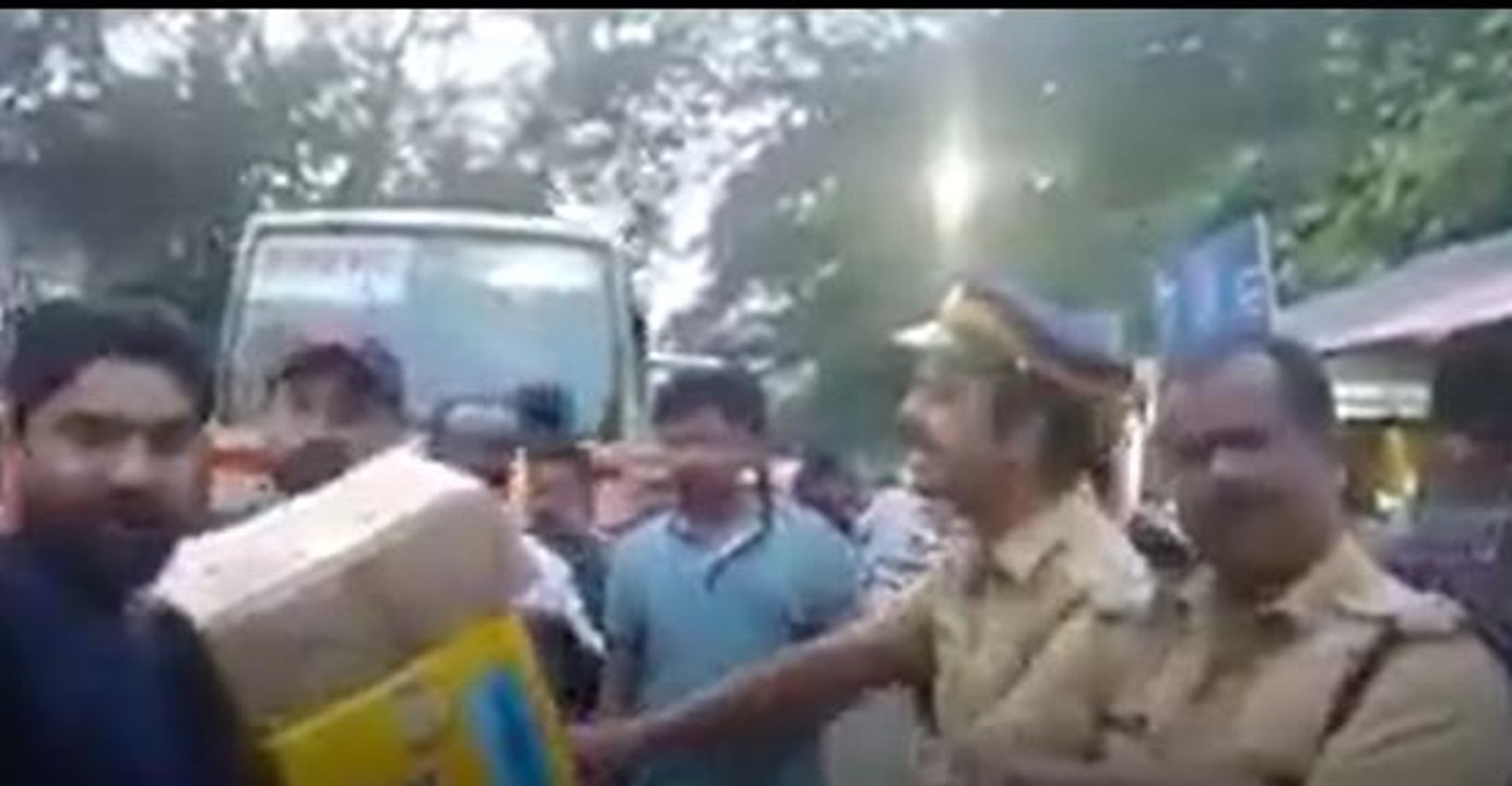 മരുന്നെത്തിച്ച യുവാക്കളോട് പോലീസുകാരുടെ മറുപടി വീഡിയോ വൈറൽ