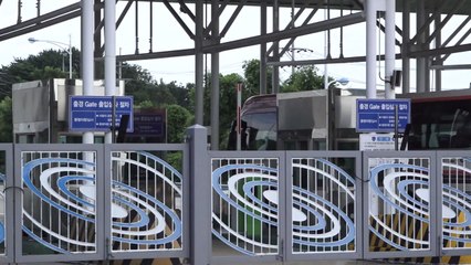 이산가족 단체상봉 시작...68년 만에 혈육 재회 / YTN