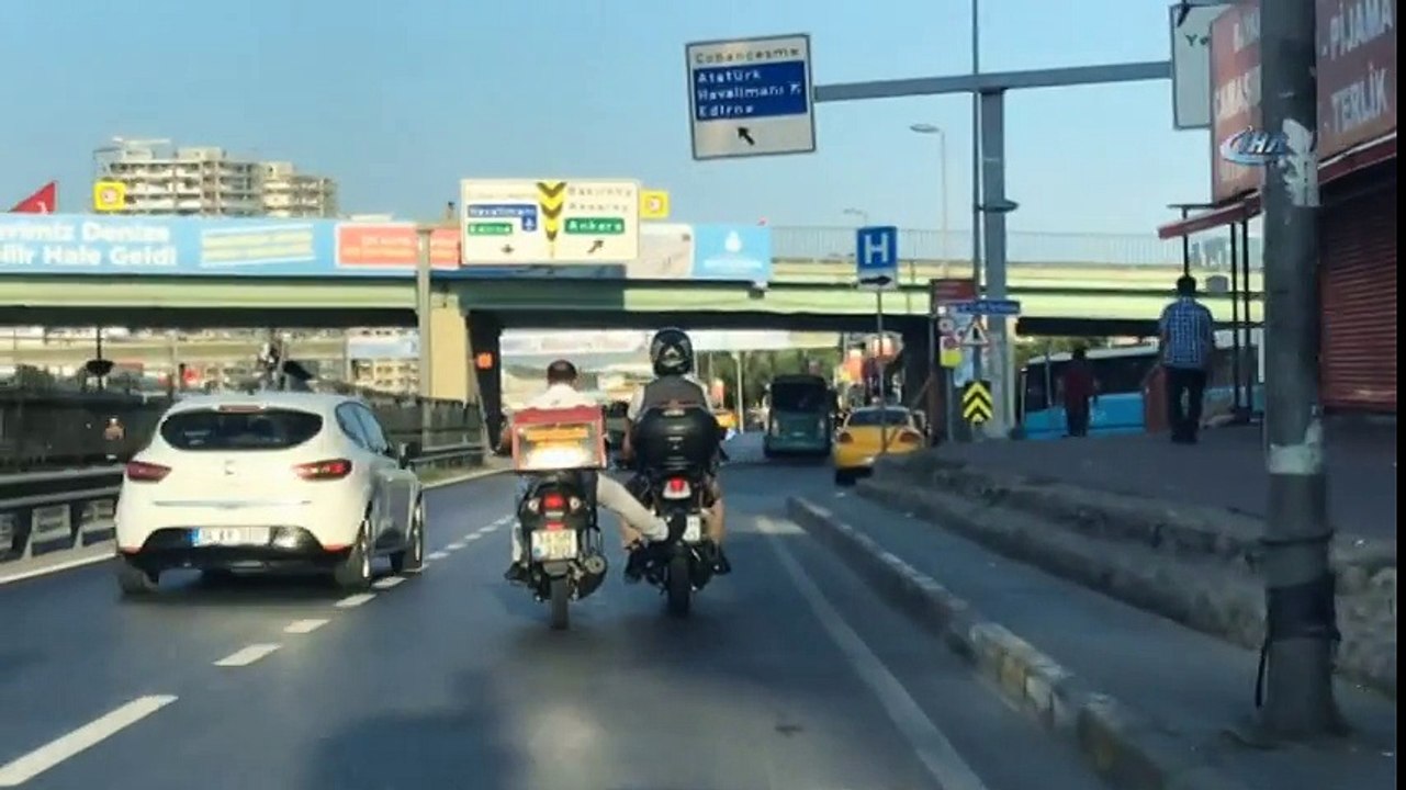 Benzini Biten Motosikleti Ayağı İle İtti...O Anlar kamerada