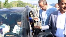 Çankırı'da sürücü ve yolculara kaya tuzu ve kızılcık ekşisi ikramı