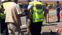 Tezgâhları kaldırılan çiftçiler ile polis ve jandarma arasında arbede