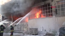 Konya Fabrika Deposundaki Yangına Giden İtfaiye Aracı Devrildi