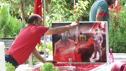 İzmir İzmirliler, Arife Günü Şehitlerine Koştu Hd