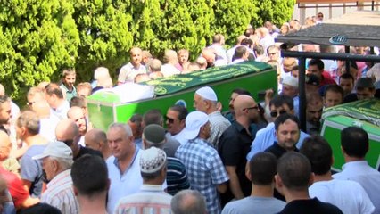 Trafik kazasında ölen anne ve kızı son yolcuğuna uğurlandı