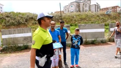 Ardahan'da Polisten Şeker ve Kolonya İkramı