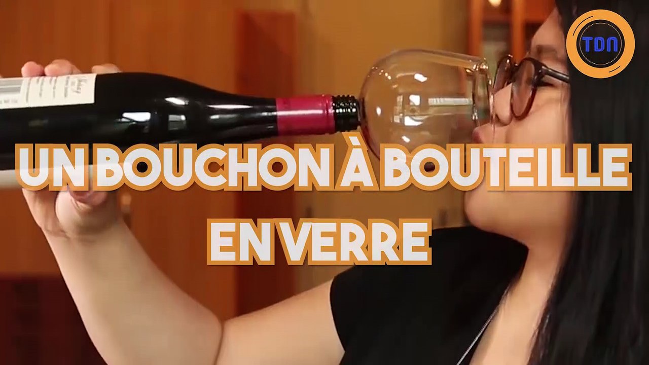 Un bouchon à bouteille en verre pour boire son vin à la bouteille