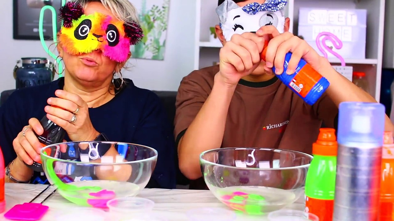 SLIME LES YEUX BANDÉS AVEC MA MAMAN !! + Concours ! JustJonathan