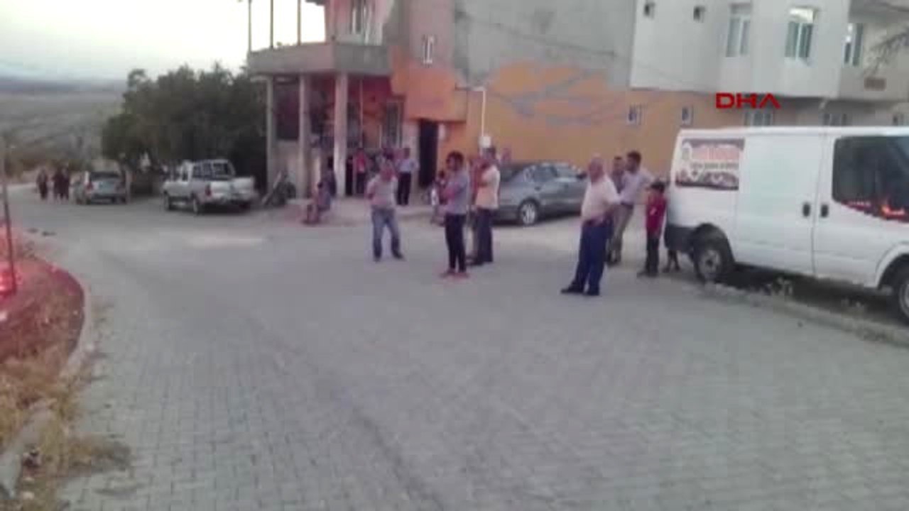 Adıyaman Adıyaman'ın Besni İlçesinde Bir Bahçedeki İnşaatta Kullanılan Tahta Kalıplar Yandı.