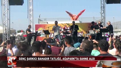 Genç Şarkıcı Bahadır Tatlıöz, Mavi Bayraklı Ağapark’ta Sahne Aldı