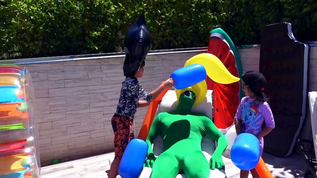 Bad Kids Pranks Daddy Пришелец в Бассейне Ящерица в еде Робо...