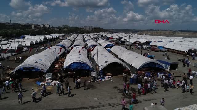 İstanbul- Kurban Pazarında Arife Yoğunluğu Havadan Görüntülendi