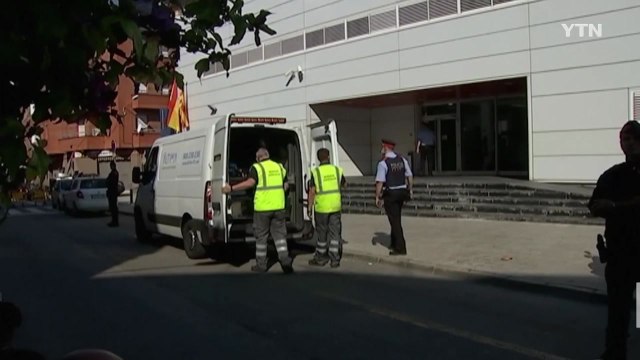 바르셀로나에서 '경찰에 흉기 테러' 남성 사살 / YTN